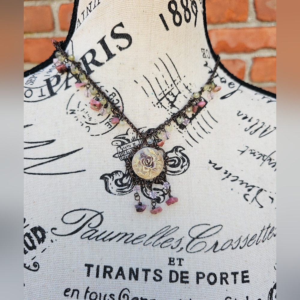 VTG Dainty Romantic Rose Tea Pendant Antique Decor Glass Beaded Necklace set .